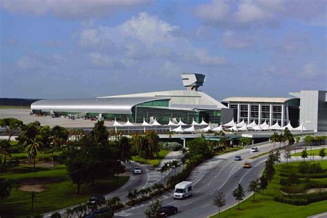 Miami International Airport Concourse J | Miami, FL — Crown Corr