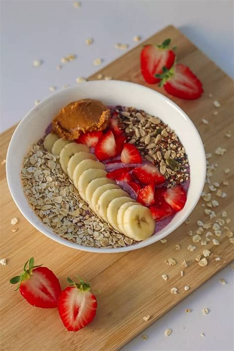 Borovničev smoothie bowl Blog Malinca de Malinca de