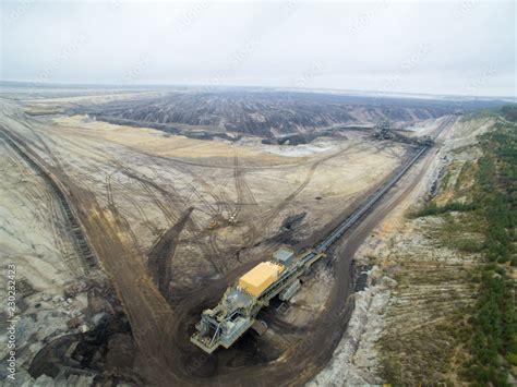 bergbau luftbild tagebau abraumbagger umweltzerstörung bergbau und