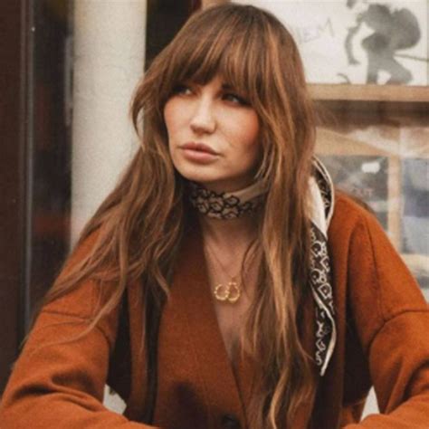 70s Curtain Bangs Are The Moment Here S 27 Ways To Wear Them