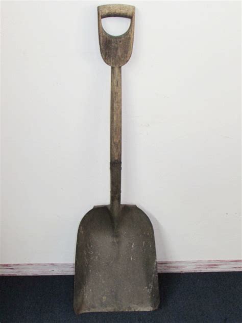 Lot Detail RARE ANTIQUE D HANDLE SHOVEL THE ENTIRE HANDLE IS WOOD