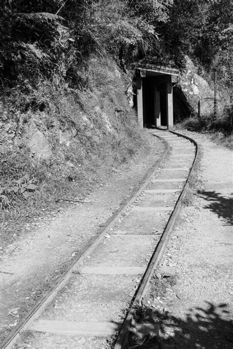 Las V As F Rreas Mineras Curvas Y Desapariciones En Un Peque O T Nel