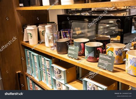 949 Starbucks Merchandise Images, Stock Photos, 3D objects, & Vectors | Shutterstock