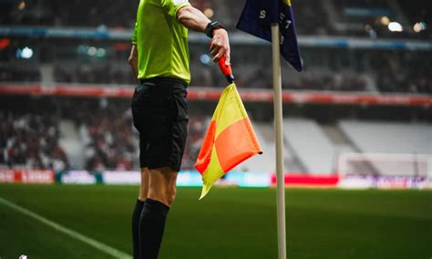 Ligue J Un Arbitre Six Buts Au Stade Pierre Mauroy Cette