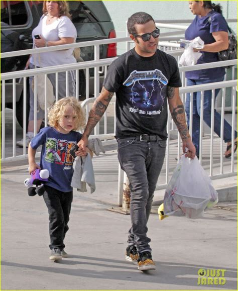 Pete Wentz: Petco Stop with Bronx!: Photo 2734472 | Ashlee Simpson ...