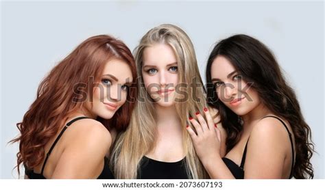 4 635 Imágenes De Blonde Brunette Redhead Imágenes Fotos Y Vectores De Stock Shutterstock