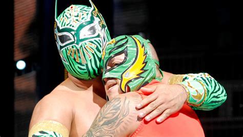 Wwe Rey Mysterio And Sin Cara Tag Team