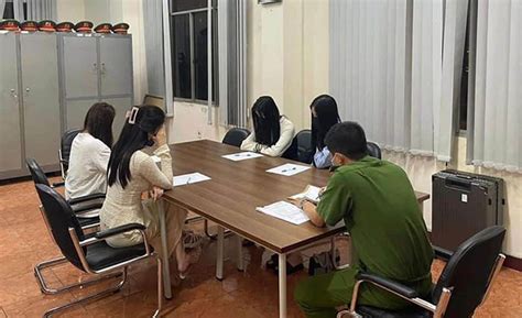 Đường dây hoa khôi ca sĩ hot TikToker bán dâm giá hàng ngàn đô bị bắt Viet Luan Báo Việt Luận