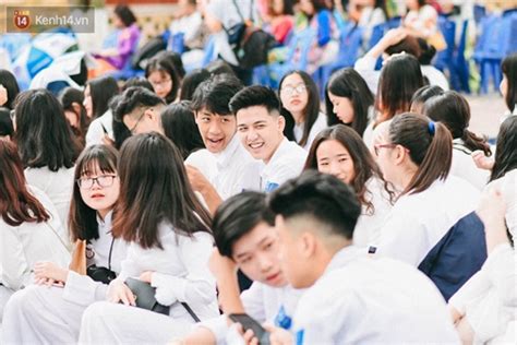 Hình ảnh mới nhất của hot boy cầm cờ từng gây sốt Dậy thì có mụn nhưng vẫn đẹp trai không đỡ được