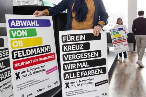 Plakate Zur Abwahl Des Frankfurter Ob Peter Feldmann