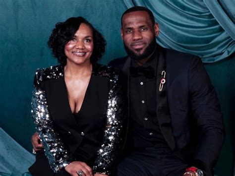 LeBron James’ mother Gloria raised him on her own – Celebrity