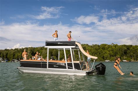 10 Luxury Pontoon Boats With Cabins