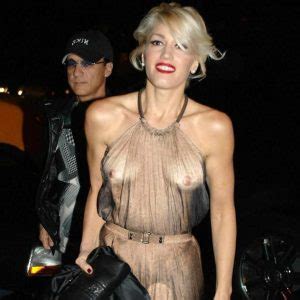 Singer Gwen Stefani Nude Tits Paparazzi Beach Photos Scandal Planet