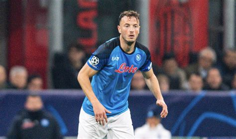 Napoli Spreca Milan Segna Commento Indecoroso Piccinini E Ambrosini