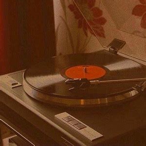 sounds like out of a vinyl record playlist by Júlia Martinho Spotify