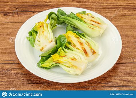 Ensalada De Bok Choy A La Parrilla Imagen De Archivo Imagen De Vegano