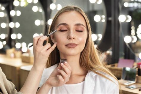 Ingin Makeup Tahan Lama Simak Tipsnya Disini