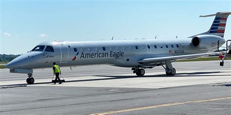 200813american-eagle-plane-airport | Newzjunky