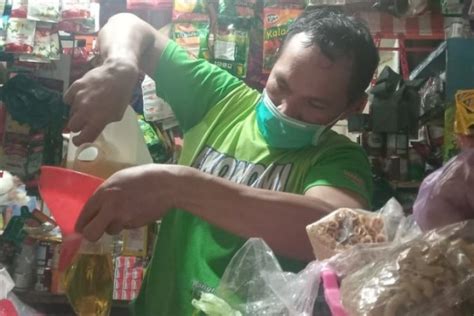 Stok Mulai Langka Pedagang Di Batang Borong Stok Minyak Goreng Curah