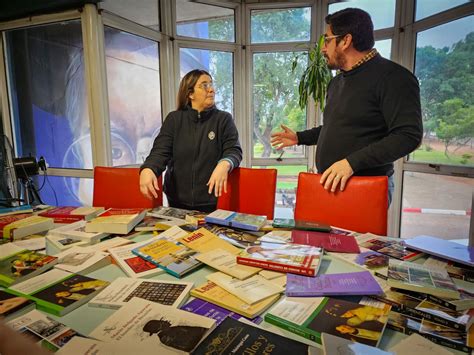 Biblioteca Departamental recibe importante donación de libros La Guardia