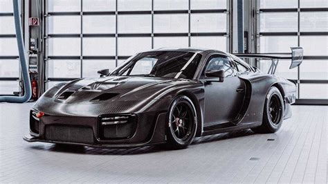 Naked Carbon Fibre Porsche 935 Is Something Else