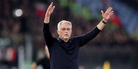 Roma La Rabbia Di Mourinho Tra Ritardi Sul Mercato E Sfortuna