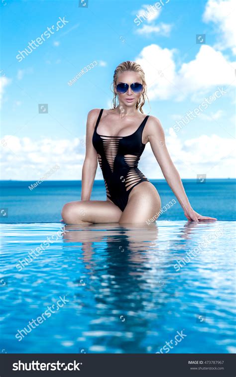Sexy Woman Elegant Bikini On Suntanned Stock Photo 473787967 Shutterstock