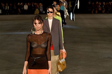 Emily Ratajkowski Flaunts Her Bare Tits In See Through At Tory Burch Show 8 Photos The