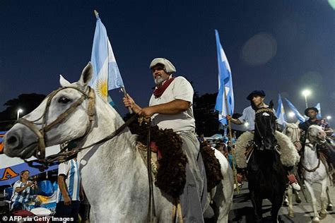 Enormous Crowds Swarm Around Argentinas Iconic Obelisk To Cheer Their