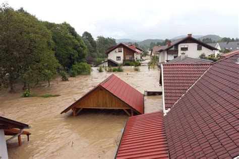 VIDEO Jako Nevreme Pogodilo Sloveniju Vodena Bujica Nosi Sve Pred Sobom