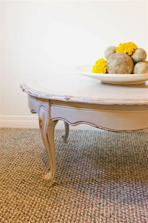 Today I have a very pretty and feminine french provincial coffee table ...