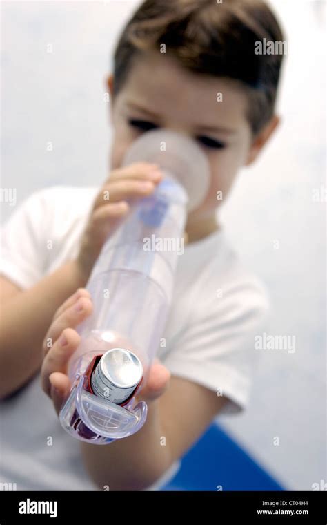 ASTHMA TREATMENT, CHILD Stock Photo - Alamy