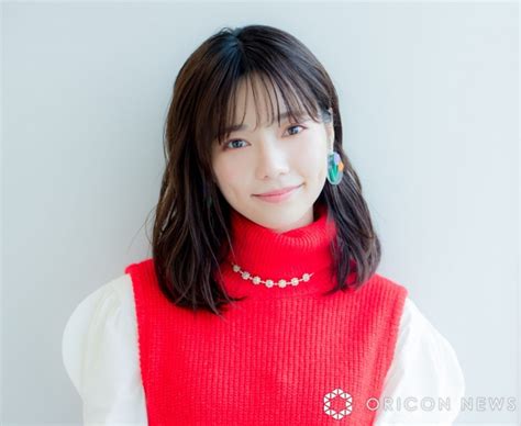 島崎遥香“超ミニ”で白く輝く美脚「ぱるるだから成立する衣装 かわいい」「きゃわわ～」 ライブドアニュース