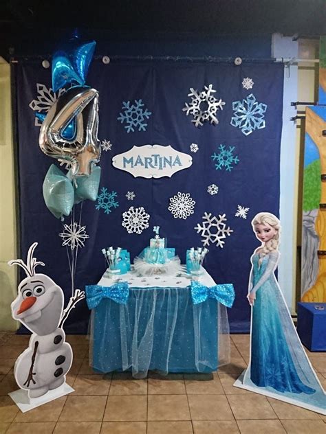 Mesa De Frozen De Chuches Frozen Birthday Frozen Themed Birthday