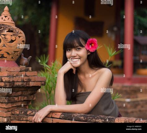 Junges Thailändisches Mädchen Fotos Und Bildmaterial In Hoher Auflösung Alamy