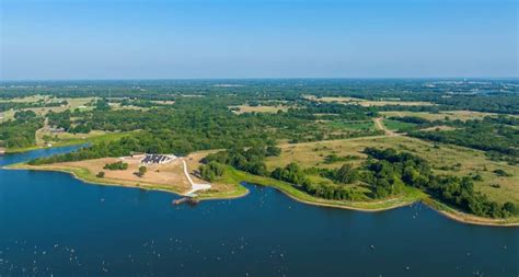 316 Acre Lakefront Estate In Alba, Texas (PHOTOS)