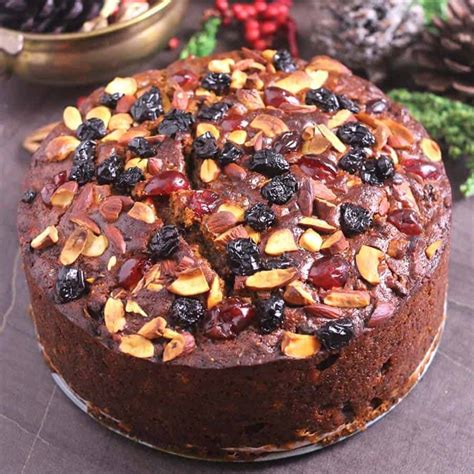 Rum Raisin And Nuts Rich Plum Cake