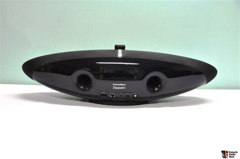 Bowers & Wilkins (B&W) Zeppelin Air speaker - unique style and ...