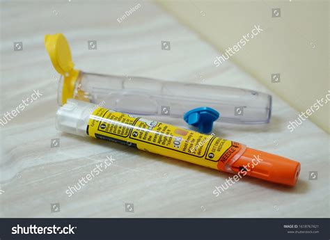 84 Epinephrine autoinjector Images, Stock Photos & Vectors | Shutterstock