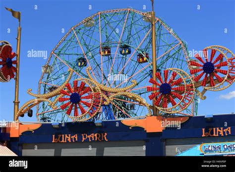 Le Parc D Attractions Luna Park De Coney Island Brooklyn New York