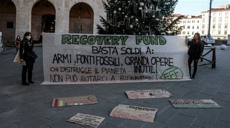 I Giovani Di Fridays For Future Tornano In Piazza