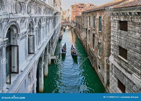 Veneza Italy Vista Da Ponte Dos Suspiros Lata Tradicional Do Estreito