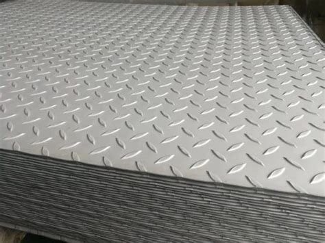 Rust Proof Hot Rolled Stainless Steel Chequered Plate Steel Grade SS 304 Thickness 30mm At