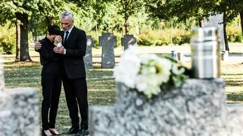 Urlop okolicznościowy na śmierć matki Kiedy przysługuje Poradnik