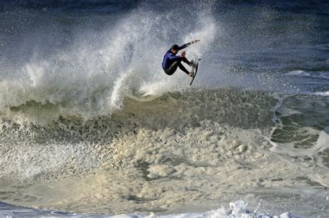 Surfistas enfrentarão nesta quarta feira ondas de até cinco metros e