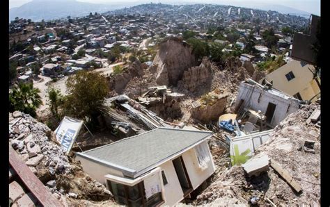 Fotogaler A Casas Colapsan En Tijuana Por Deslizamiento De Tierra El