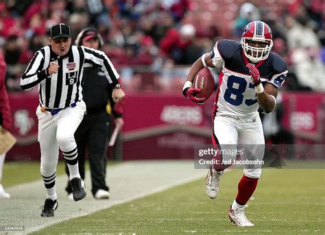 Receiver Lee Evans Of The Buffalo Bills Runs Upfield Against The San