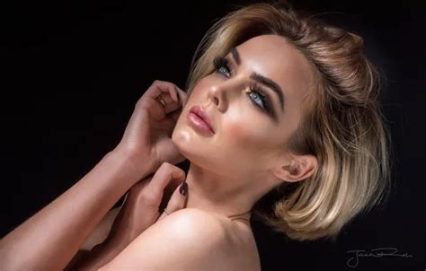 Wallpaper Model Portrait Hands Makeup Hairstyle Blonde Beauty Black Background For Mobile