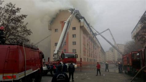 Incendiu Ntr Un Bloc Din Bucure Ti Pompierii Pu I N Fa A Unei