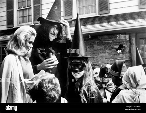 Verliebt in eine Hexe, Elizabeth Montgomery (links), Dick Sargent (2 ...